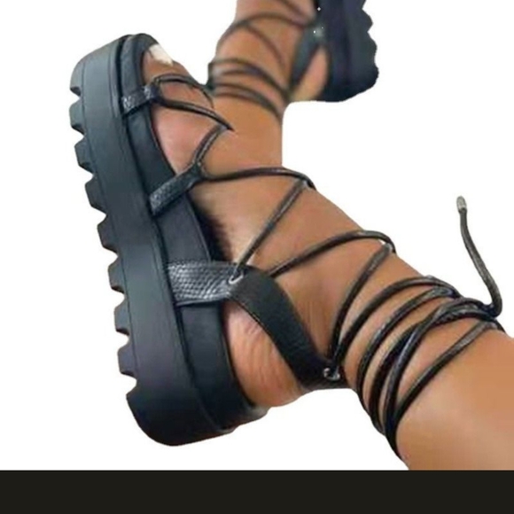 SHEIN Black Gladiator Sandals with Lace-Up Design - Picture 2 of 4